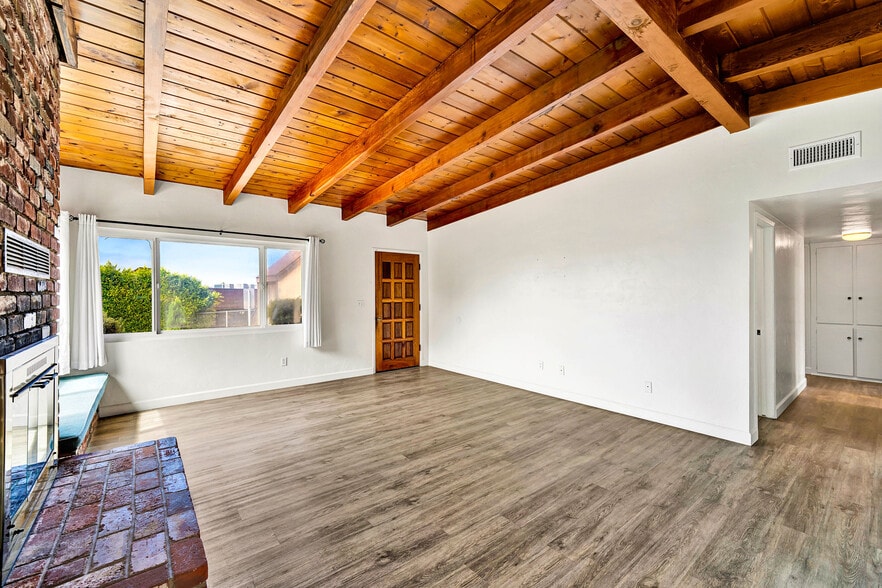More Photos Of 330 9th St, Del Mar Apartments For Sale