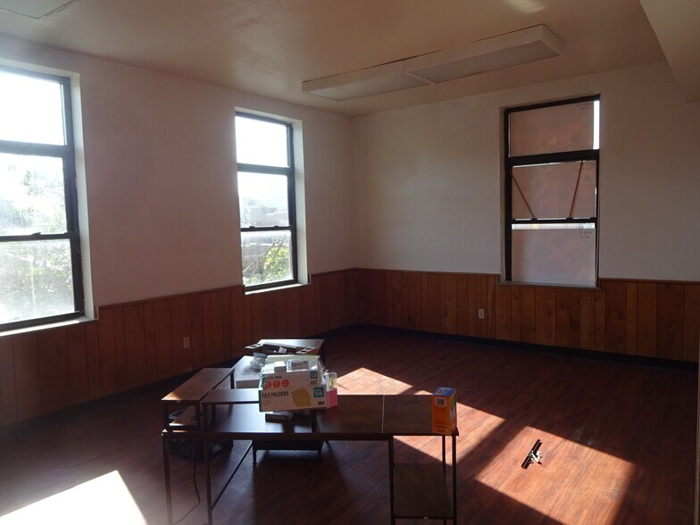 More Photos Of 317 Washington St W, Charleston Specialty For Sale