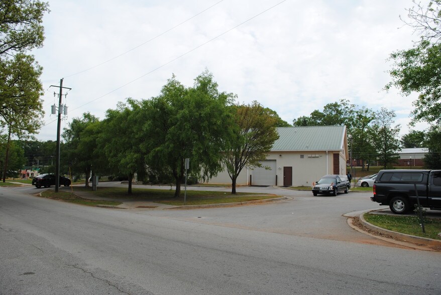 More Photos Of 2199 Candler Rd, Decatur Funeral Home For Sale