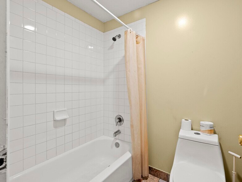 More Photos Of 234 24th St, Ogden Hotel For Sale