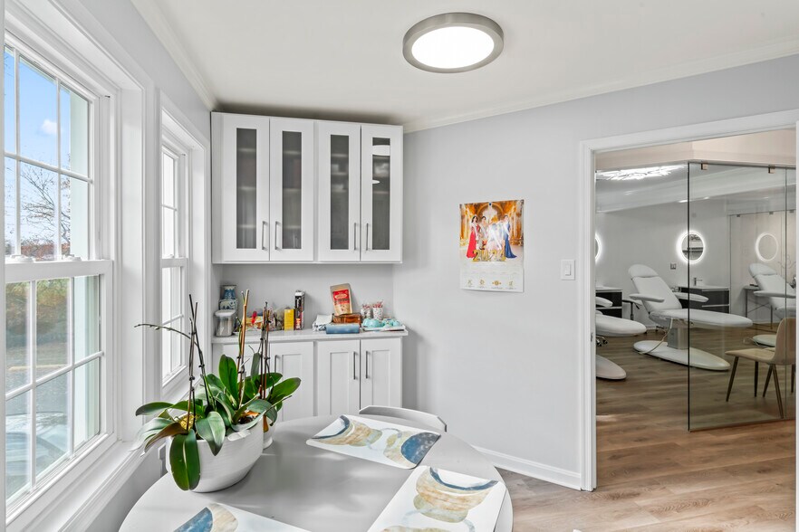 More Photos Of 2102 Gallows Rd, Vienna Medical For Lease