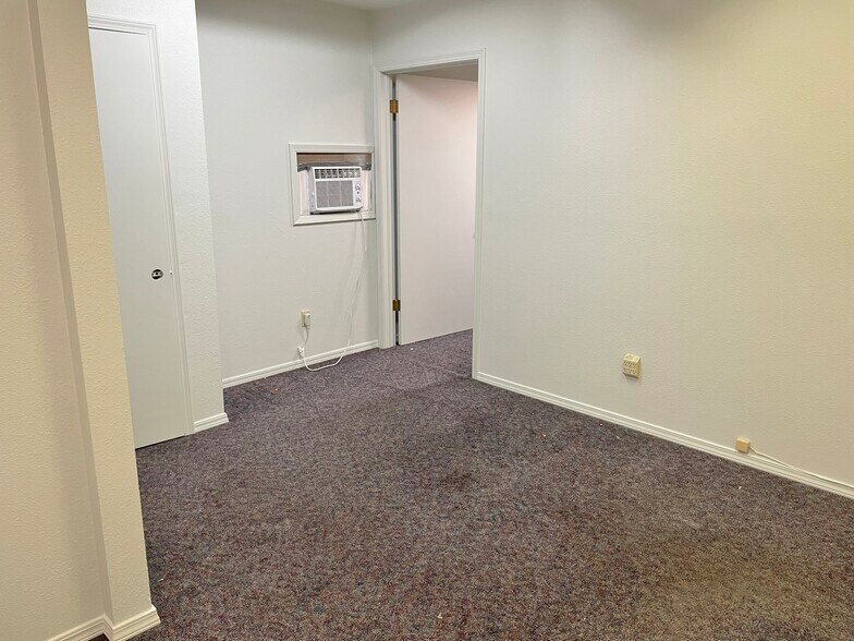 More Photos Of 1707 Topeka Dr, Norman Freestanding For Sale
