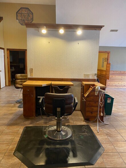 More Photos Of 8491 US Highway 281 N, Spring Branch Showroom For Sale