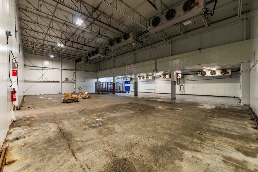 More Photos Of 500 Barrydowne Rd, Sudbury Manufacturing For Sale