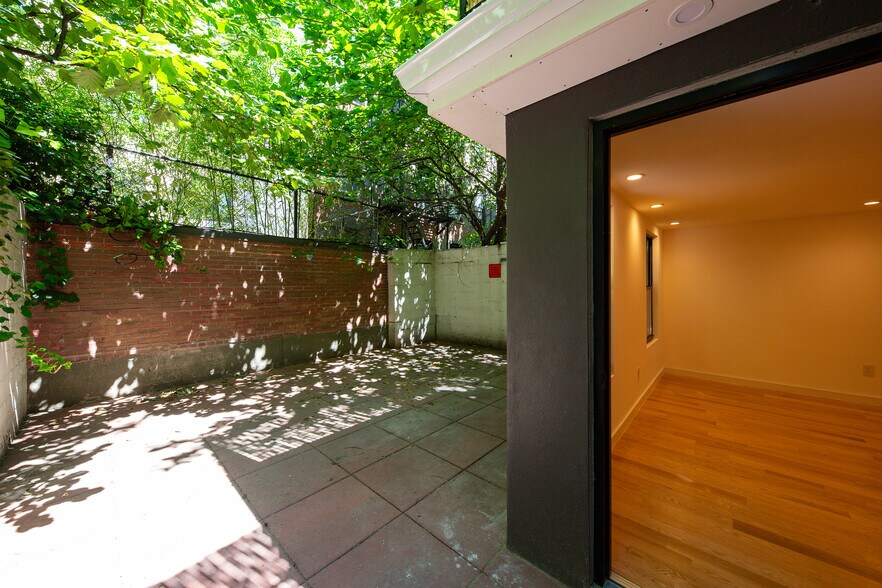 More Photos Of 325 E 14th St, New York Apartments For Lease