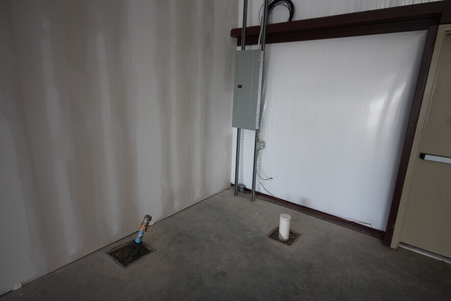 More Photos Of 900 Meriweather St, Okmulgee Freestanding For Lease