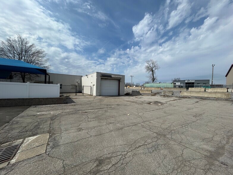 More Photos Of 60 Dingens St, Buffalo Light Distribution For Lease