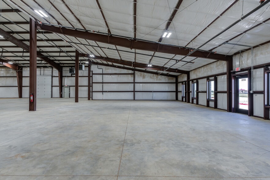 More Photos Of 8111 Patel Dr, Wolfforth Distribution For Lease