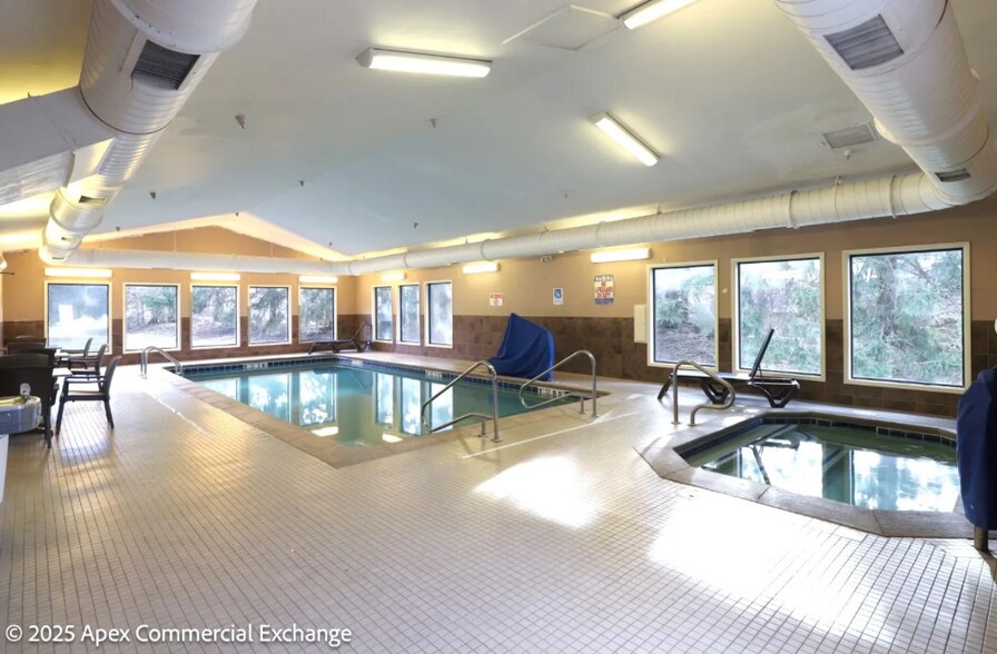 More Photos Of 525 N Canal Rd, Lansing Hotel For Sale