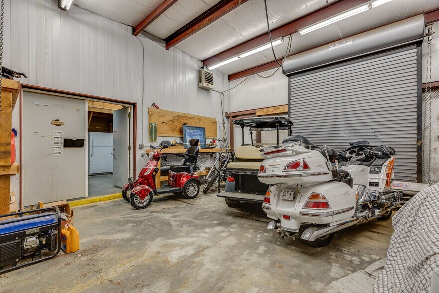 More Photos Of 710 Volunteer Pky, Bristol Storefront Retail Office For Sale