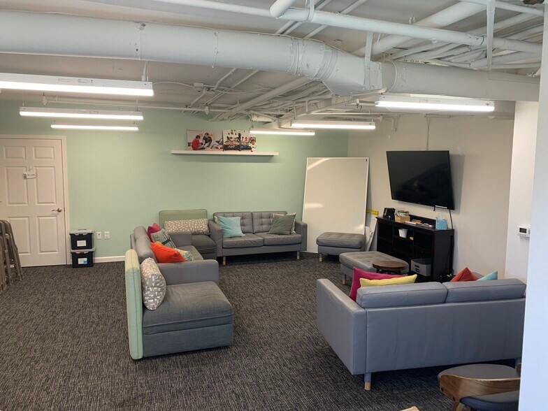 More Photos Of 1765 E Bayshore Rd, East Palo Alto Office For Lease