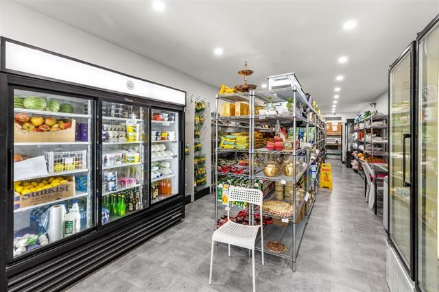 More Photos Of 9236 Main St, Chilliwack Storefront Retail Office For Sale