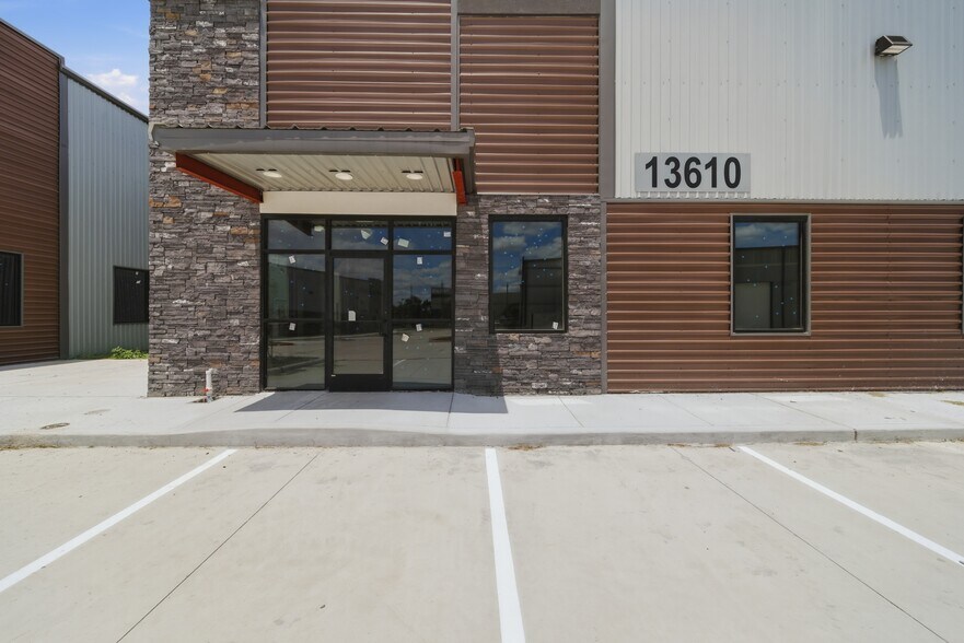 More Photos Of 13600 S Gessner Rd, Missouri City Warehouse For Sale