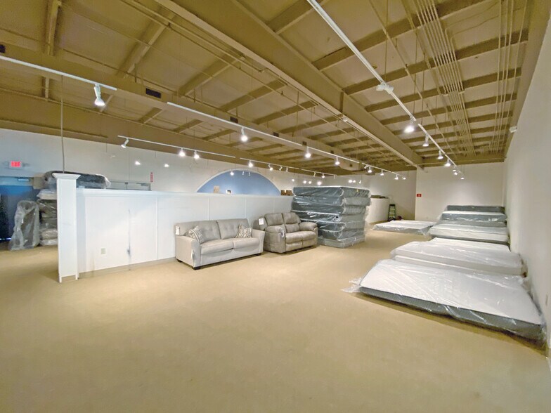More Photos Of 2901 SE 14th St, Bentonville General Retail For Lease