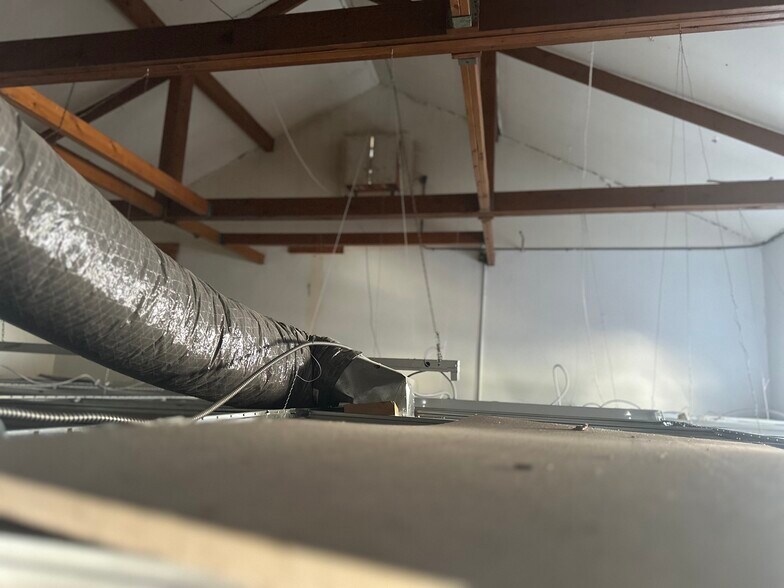 More Photos Of 809 E 8th St, Anderson Office For Sale