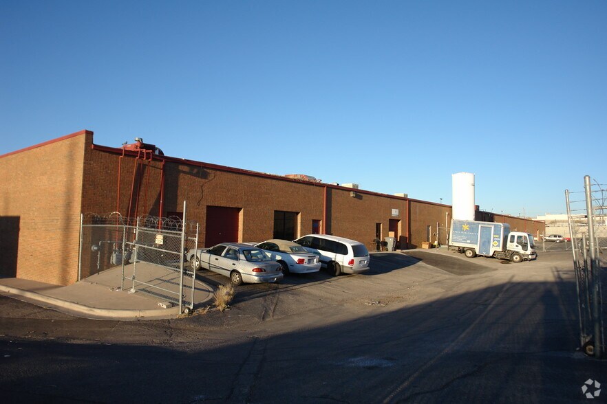 More Photos Of 10737 W Gateway Blvd, El Paso Unknown For Lease