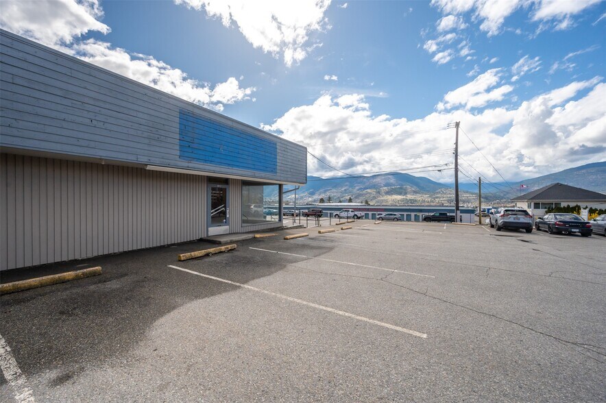 More Photos Of 1840 Government St, Penticton Service For Lease