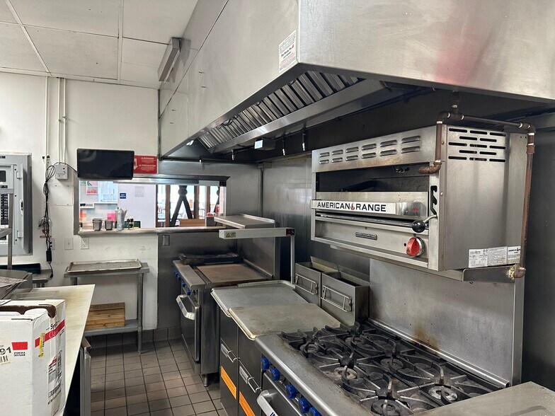 More Photos Of 3500 Wilshire Blvd, Los Angeles General Retail For Sale