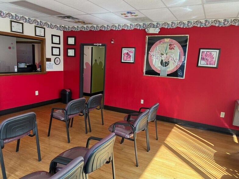 More Photos Of 5314 MacCorkle Ave, Charleston Medical For Lease