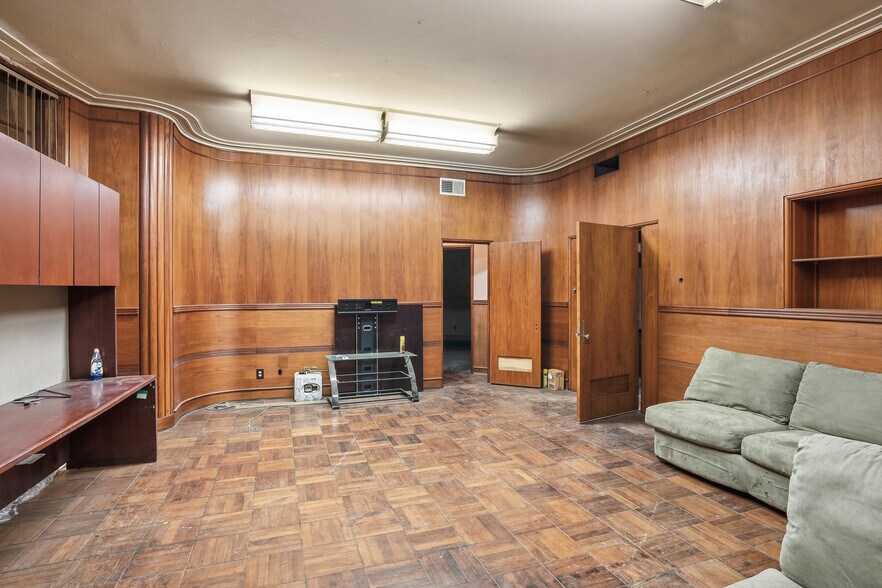 More Photos Of 4500 S Tripp Ave, Chicago Warehouse For Sale
