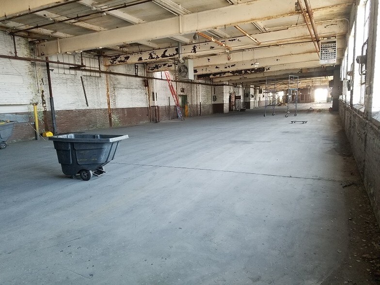 More Photos Of 150 Roosevelt Dr, Derby Manufacturing For Sale