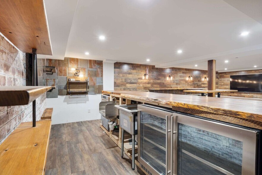 More Photos Of 20 Shore Rd, Ogunquit Storefront Retail Office For Sale