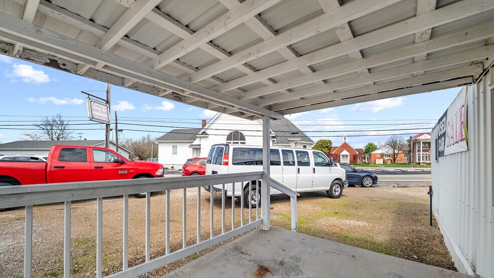 More Photos Of 601 E Main St, West Union Land For Sale