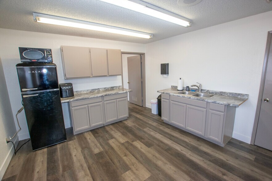 More Photos Of 519 W Western Ave, Avondale General Retail For Sale