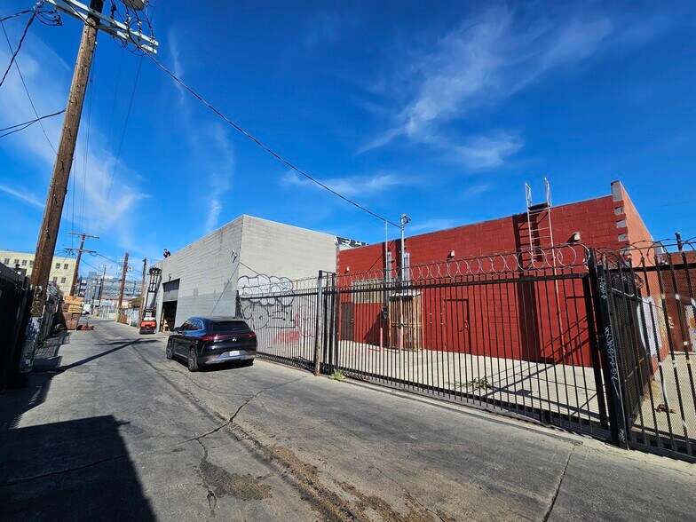More Photos Of 1116 E 12th St, Los Angeles Warehouse For Lease