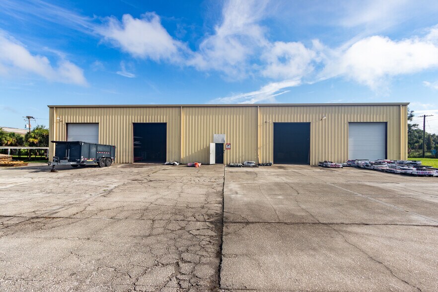 More Photos Of 6901 S 78th St, Riverview Warehouse For Lease