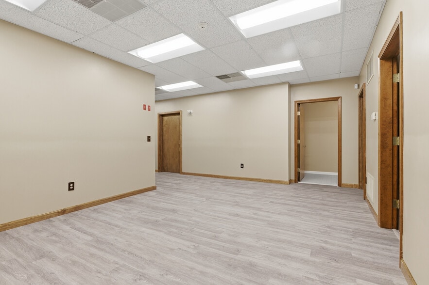 More Photos Of 352 Park Ave, Woonsocket Office For Sale
