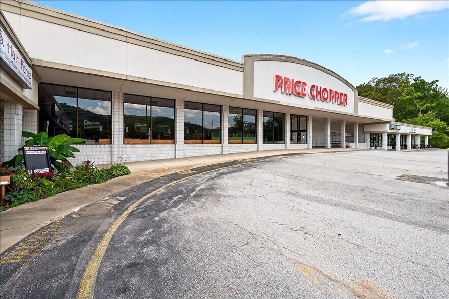 More Photos Of 4634-4639 Gravois Rd, House Spgs, House Springs Supermarket For Lease