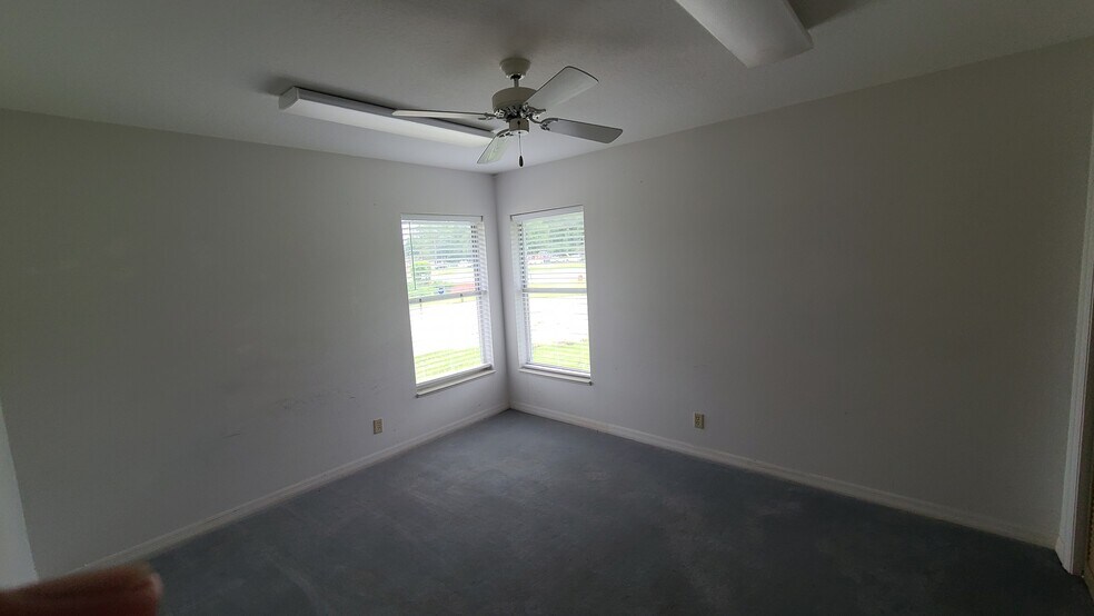 More Photos Of 11997 S US Highway 441, Belleview Auto Dealership For Sale