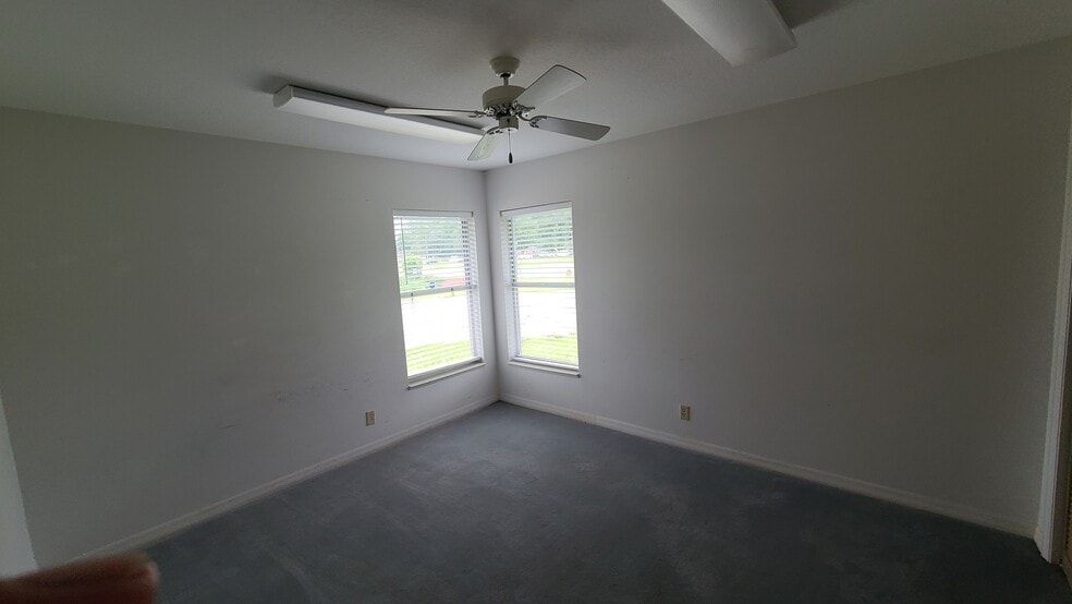 More Photos Of 11997 S US Highway 441, Belleview Auto Dealership For Lease