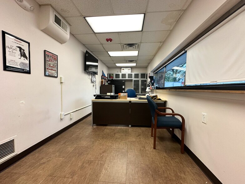 More Photos Of 1128-1152 N Rutledge St, Springfield Office For Sale