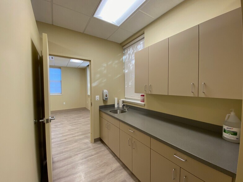 More Photos Of 11623 Philadelphia Rd, White Marsh Medical For Lease