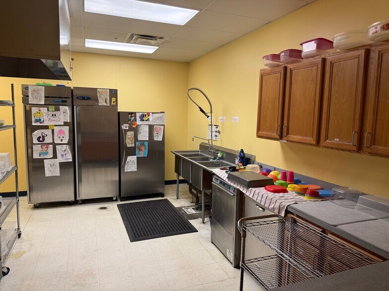 More Photos Of 5225 N 158th Ave, Omaha Daycare Center For Lease