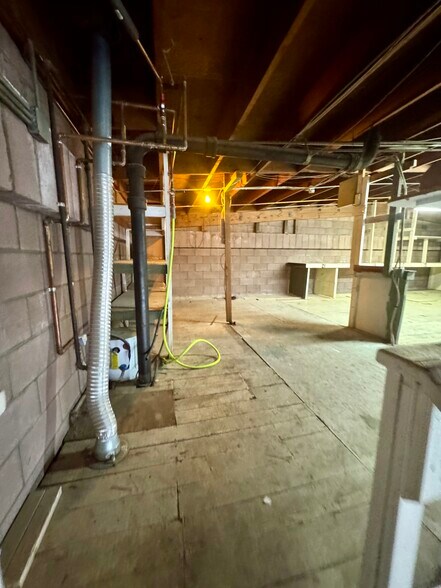 More Photos Of 3226 Franklin Ave, Riverside Manufacturing For Lease