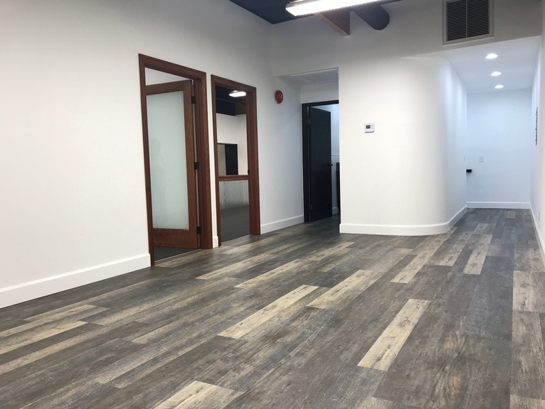 More Photos Of 1938 N Batavia St, Orange Warehouse For Lease