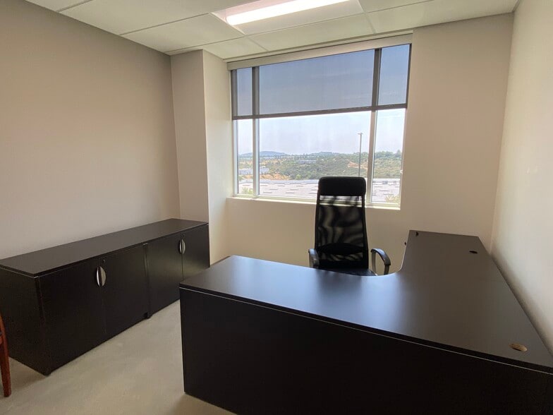 More Photos Of 2870 Whiptail Loop, Carlsbad Warehouse For Lease