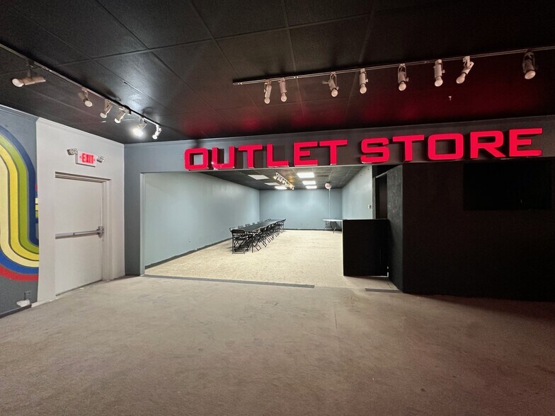 More Photos Of 16525 North Fwy, Houston Freestanding For Lease