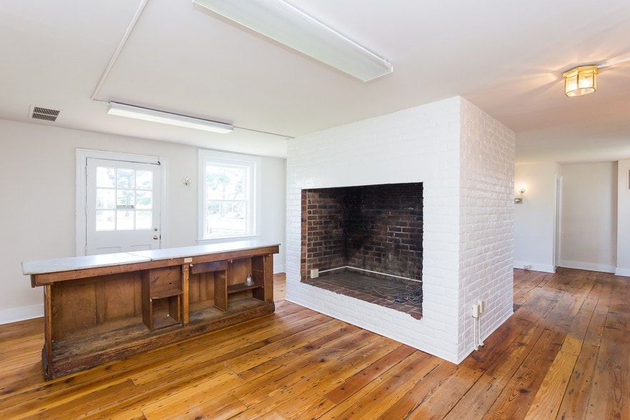 More Photos Of 2800 Princess Anne St, Fredericksburg Loft Creative Space For Sale