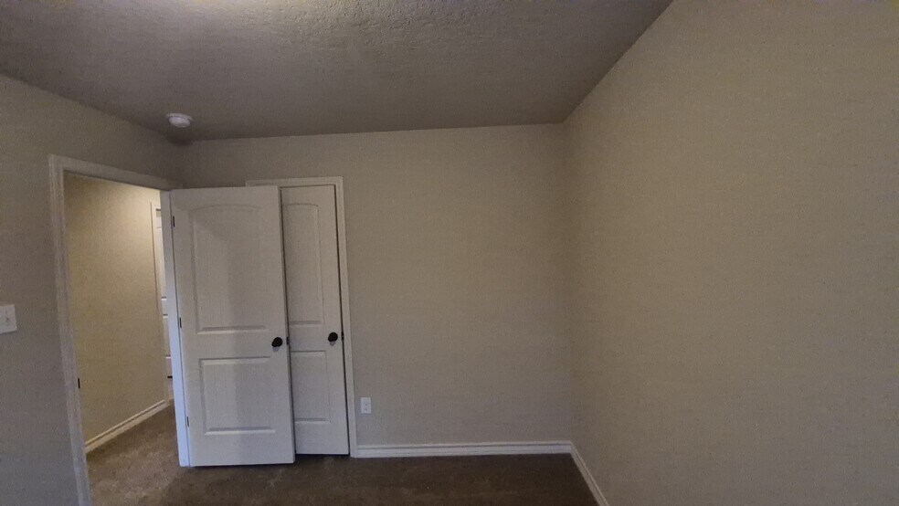 More Photos Of 6866 Lakeview Dr, San Antonio Multifamily For Sale