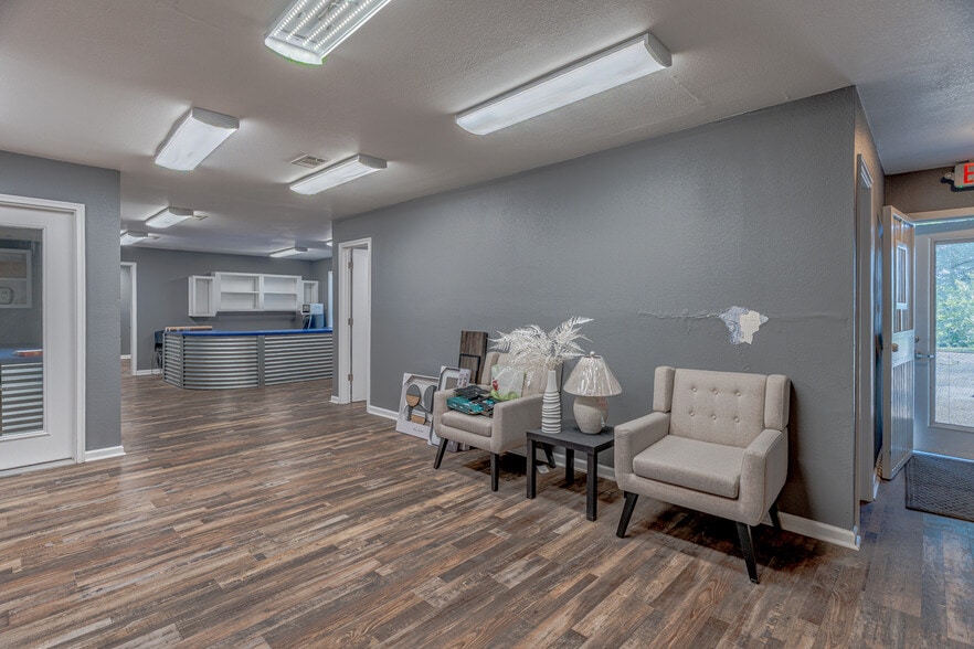 More Photos Of 301 Burke Ave, Jonesboro Warehouse For Sale