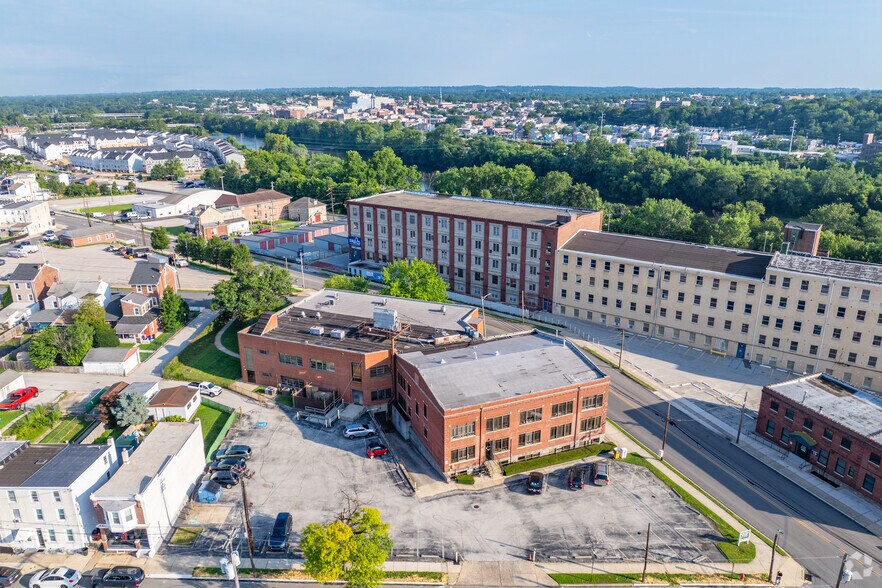 More Photos Of 408 E 4th St, Bridgeport Office For Lease
