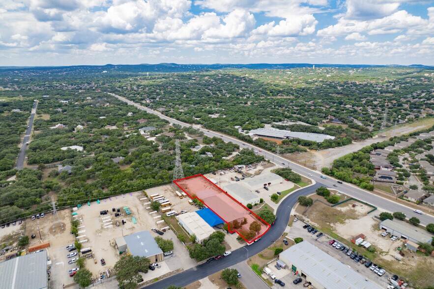 More Photos Of 13403 Western Oak Dr, Helotes Warehouse For Lease