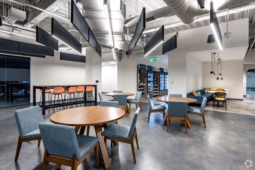 More Photos Of 10735 David Taylor Dr, Charlotte Unknown For Lease