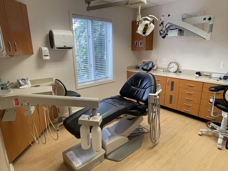 More Photos Of 16029-16059 Comprint Cir, Gaithersburg Medical For Lease