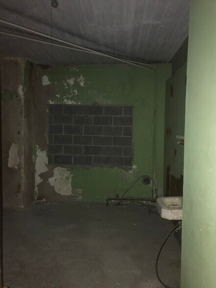 More Photos Of 337 Oak Ave, Spruce Pine Office For Lease