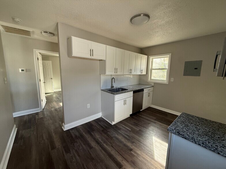 More Photos Of 2439 Carmine St, Charlotte Manufactured Housing Mobile Home Park For Sale